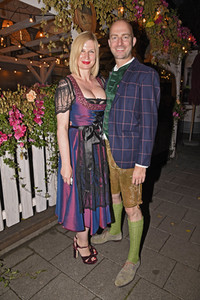 Almauftrieb in der Käfer Schänke in München