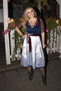 Almauftrieb in der Käfer Schänke in München