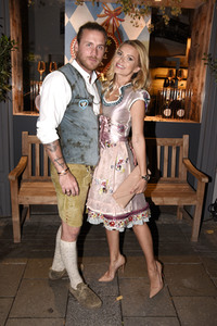 Almauftrieb in der Käfer Schänke in München