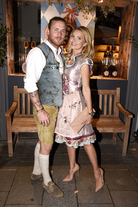 Almauftrieb in der Käfer Schänke in München