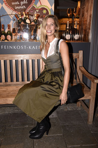 Almauftrieb in der Käfer Schänke in München