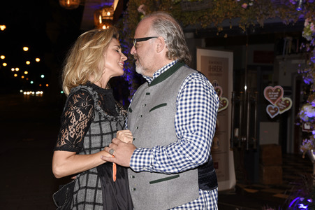 Almauftrieb in der Käfer Schänke in München