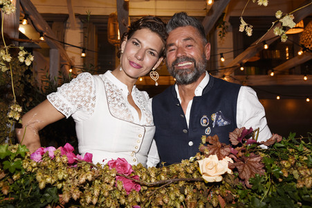 Almauftrieb in der Käfer Schänke in München