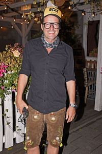 Almauftrieb in der Käfer Schänke in München