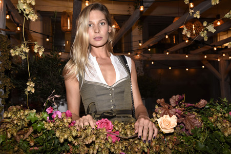 Almauftrieb in der Käfer Schänke in München