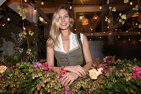 Almauftrieb in der Käfer Schänke in München