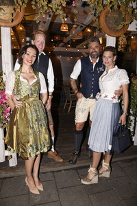 Almauftrieb in der Käfer Schänke in München