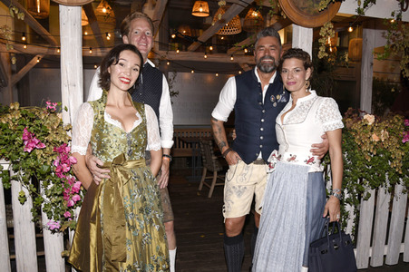 Almauftrieb in der Käfer Schänke in München