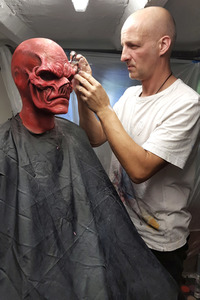 GEEK ART: Captain America vs. Red Skull Bodypainting