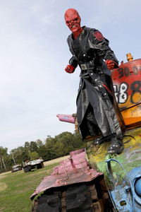 GEEK ART: Captain America vs. Red Skull Bodypainting