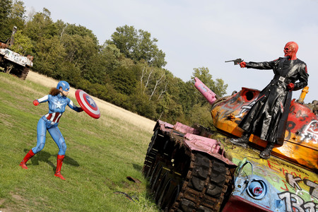 GEEK ART: Captain America vs. Red Skull Bodypainting