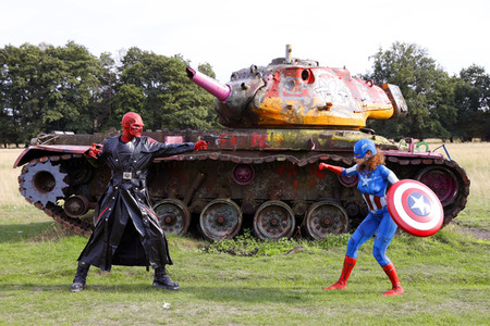 GEEK ART: Captain America vs. Red Skull Bodypainting
