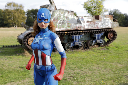 GEEK ART: Captain America vs. Red Skull Bodypainting