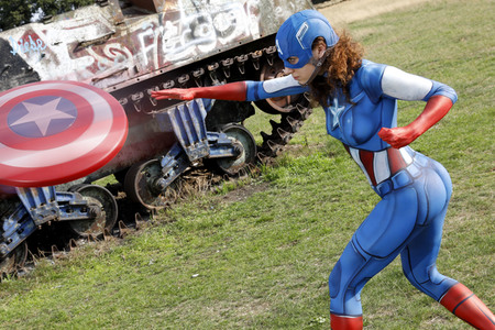 GEEK ART: Captain America vs. Red Skull Bodypainting