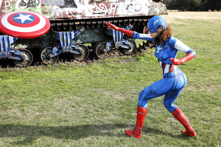 GEEK ART: Captain America vs. Red Skull Bodypainting