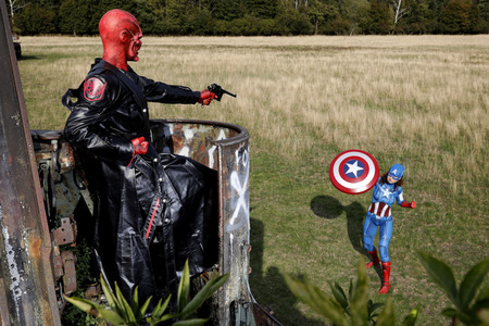 GEEK ART: Captain America vs. Red Skull Bodypainting