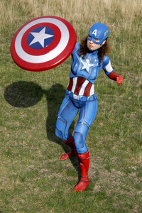 GEEK ART: Captain America vs. Red Skull Bodypainting