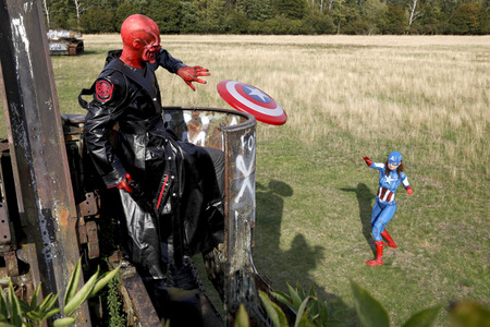 GEEK ART: Captain America vs. Red Skull Bodypainting