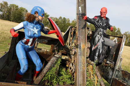 GEEK ART: Captain America vs. Red Skull Bodypainting