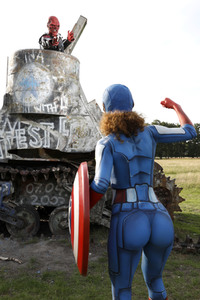 GEEK ART: Captain America vs. Red Skull Bodypainting