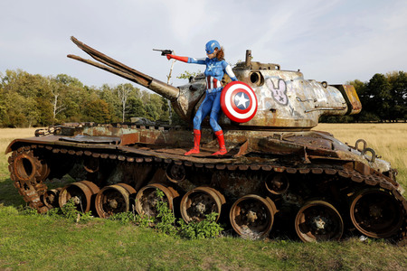 GEEK ART: Captain America vs. Red Skull Bodypainting