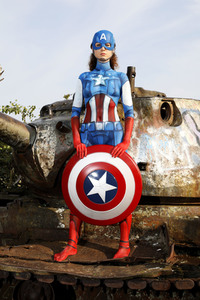 GEEK ART: Captain America vs. Red Skull Bodypainting