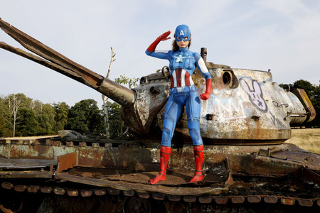 GEEK ART: Captain America vs. Red Skull Bodypainting