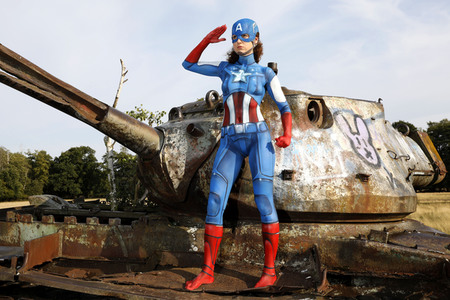 GEEK ART: Captain America vs. Red Skull Bodypainting