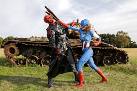 GEEK ART: Captain America vs. Red Skull Bodypainting
