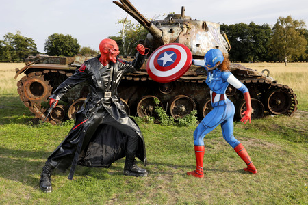 GEEK ART: Captain America vs. Red Skull Bodypainting