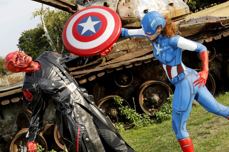 GEEK ART: Captain America vs. Red Skull Bodypainting