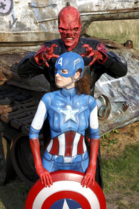 GEEK ART: Captain America vs. Red Skull Bodypainting