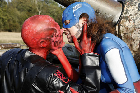 GEEK ART: Captain America vs. Red Skull Bodypainting