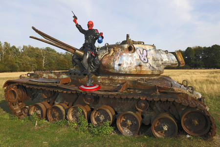 GEEK ART: Captain America vs. Red Skull Bodypainting