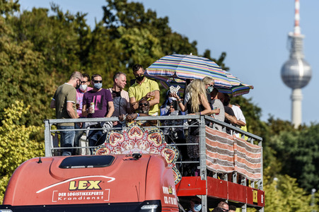 Techno-Parade zum World Peace Day in Berlin