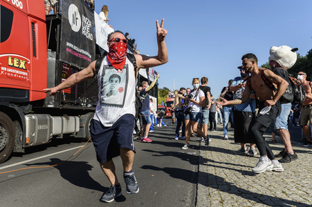 Techno-Parade zum World Peace Day in Berlin