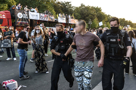 Techno-Parade zum World Peace Day in Berlin