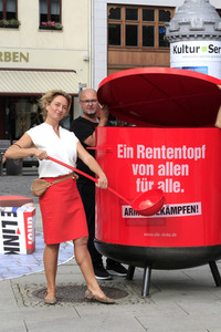 Aktion von Caren Lay in Görlitz