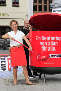 Aktion von Caren Lay in Görlitz