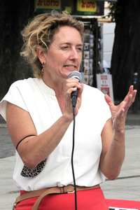 Aktion von Caren Lay in Görlitz