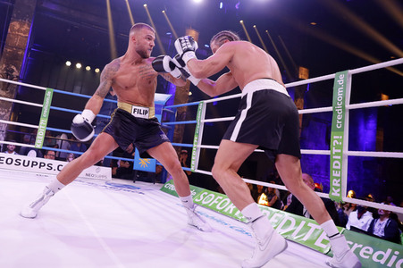 2. Kampfabend 'Das große SAT.1 Promiboxen' in Köln