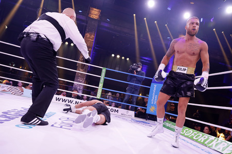 2. Kampfabend 'Das große SAT.1 Promiboxen' in Köln