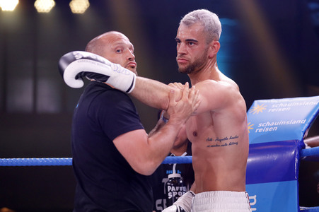 2. Kampfabend 'Das große SAT.1 Promiboxen' in Köln