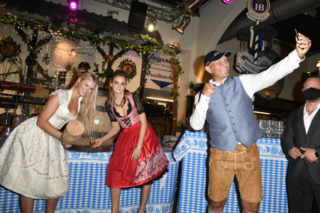 Bergfest der 9. Hofbräu Berlin Wiesn in Berlin