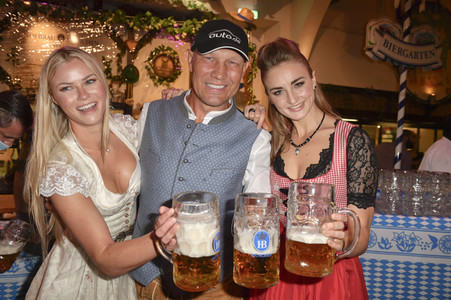 Bergfest der 9. Hofbräu Berlin Wiesn in Berlin