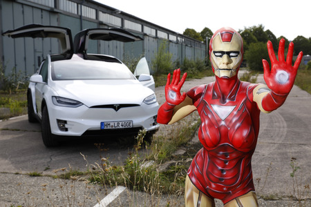 GEEK ART: Iron Woman und Black Widow Bodypainting