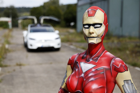 GEEK ART: Iron Woman und Black Widow Bodypainting