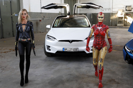 GEEK ART: Iron Woman und Black Widow Bodypainting