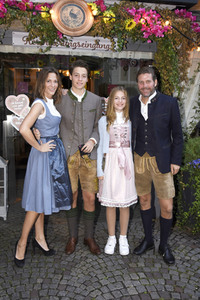 Almabtrieb in der Käfer Schänke in München