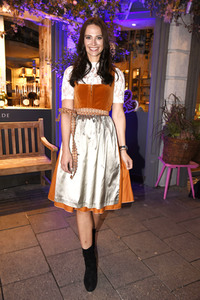 Almabtrieb in der Käfer Schänke in München